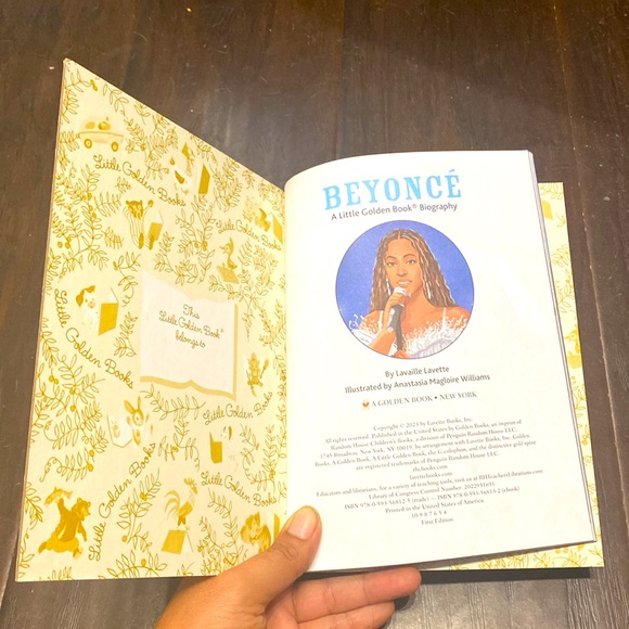 Lot of 2 Little My Little Golden Book Dolly Parton & Beyonce Music Icons Singers - Picture 4 of 4